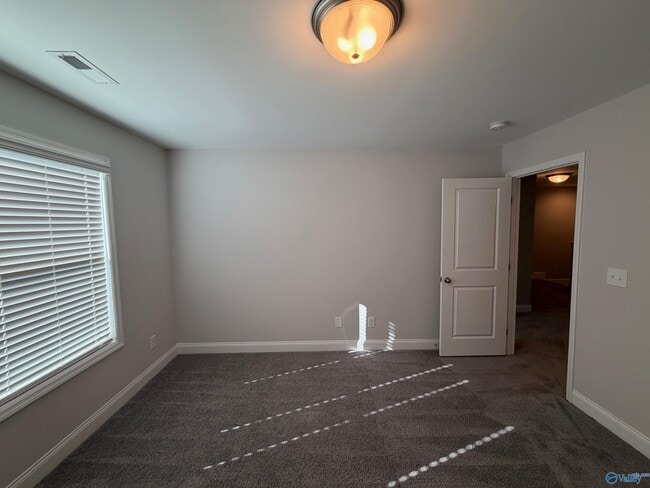 Building Photo - 3203 McClellan Wy SE