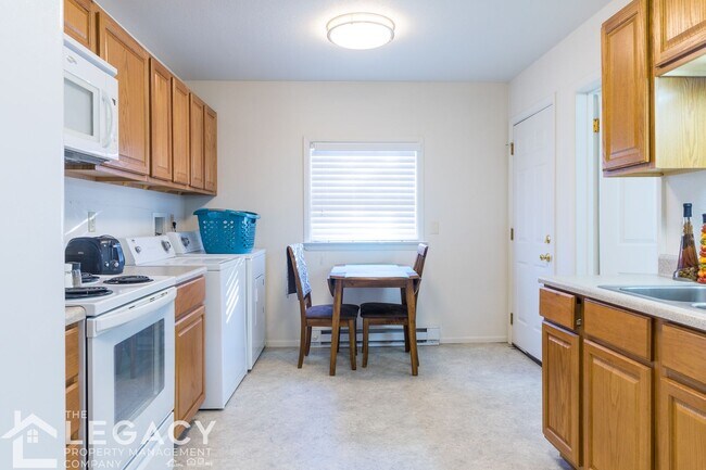 Building Photo - 1203 E 5th St