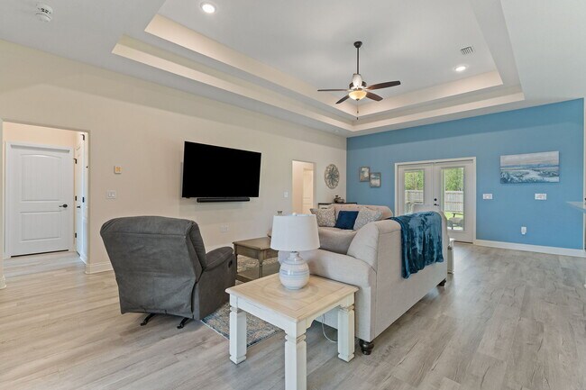 Building Photo - 5568 Micanopy Dr