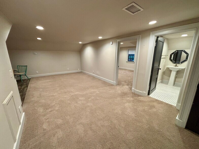 Building Photo - 200 1st Ave