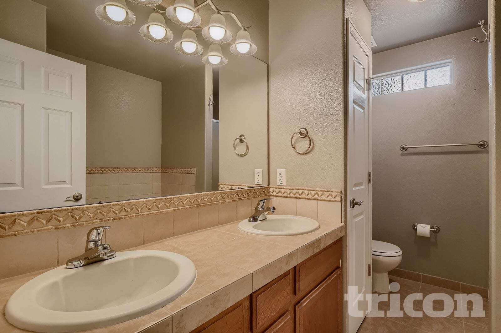 Building Photo - 5811 Zinfandel St