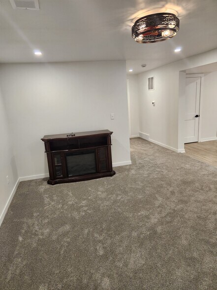 Building Photo - 3085 Summer Pl