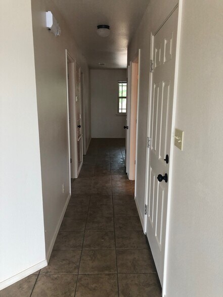 Building Photo - 260 Ashley Dr