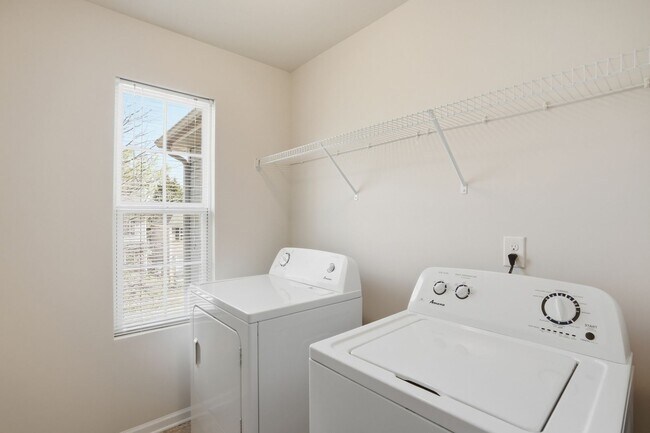 Building Photo - Move-In Ready 4BR | Space, Location & Value All in One