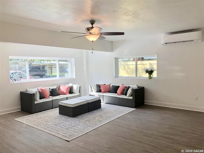 Building Photo - Modern Comfort Meets Classic Charm – Spacious Alachua Rental