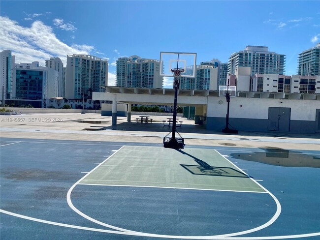 Building Photo - 17011 N Bay Rd