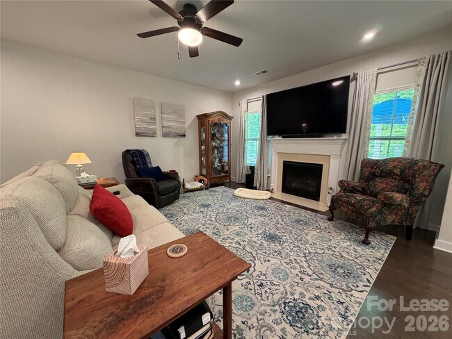 Building Photo - 163 Beacon Dr