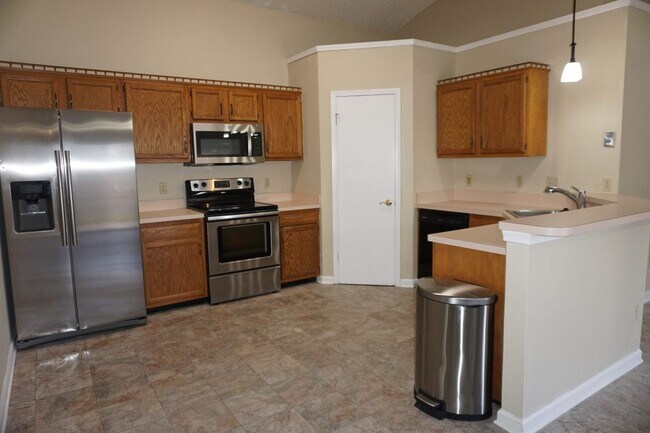 Building Photo - 3 Bedroom 2 bathroom House on the Southside of Jacksonville.  No additional fees.