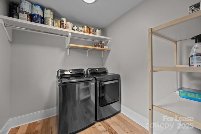 Building Photo - 1207 Lakedell Dr