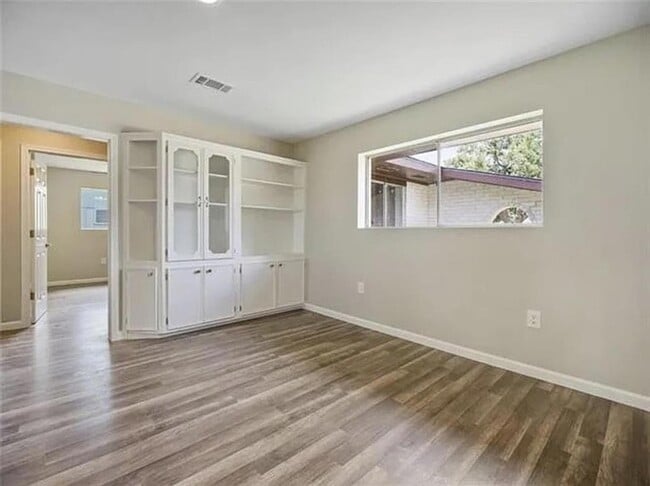 Building Photo - 5425 9th Ave