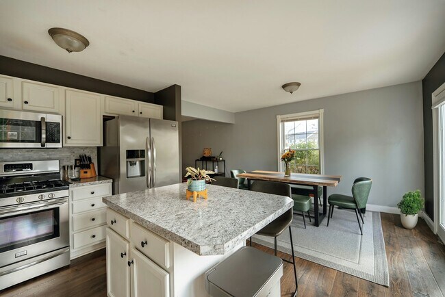 Building Photo - 1720 Brookstone Dr