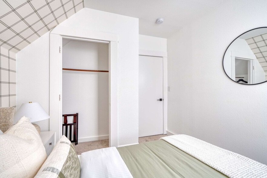 Building Photo - 3029 S Water Ave