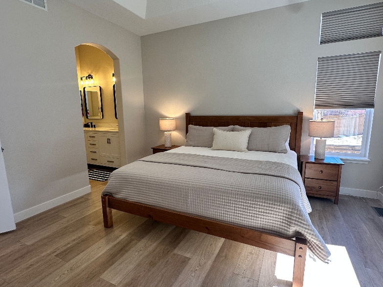 Building Photo - 10592 Pearlwood Cir