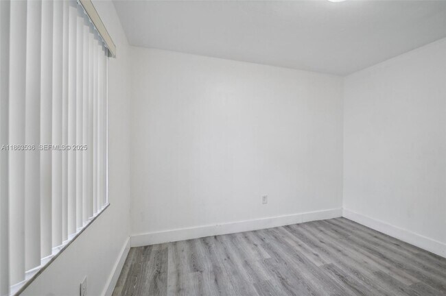 Building Photo - 145 SW 30th Ct