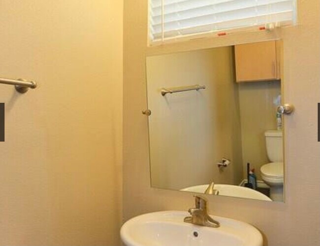 Half bath - 2606 Wilson St