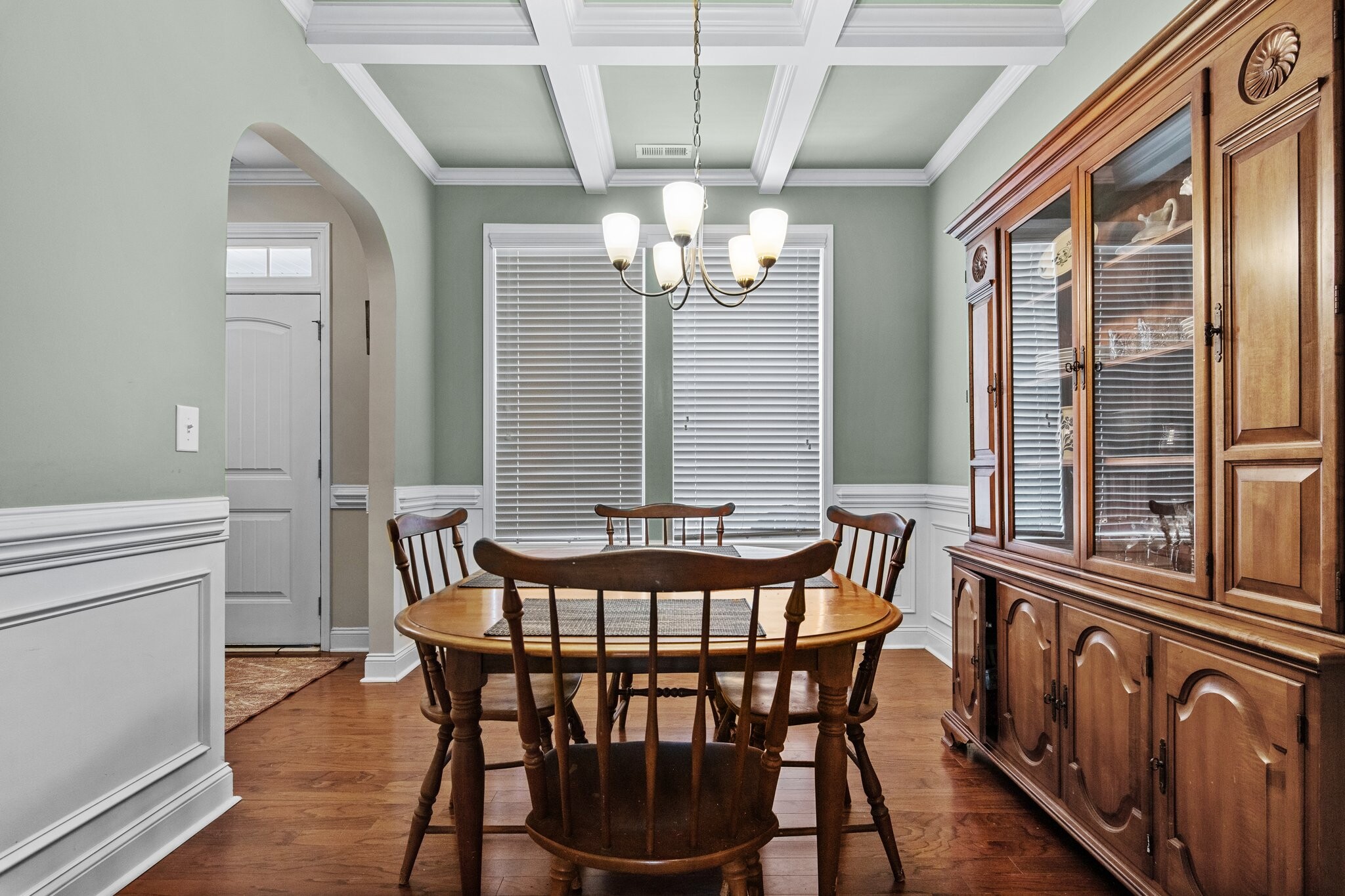 Building Photo - 789 Equestrian Way