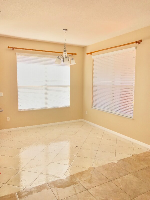 Building Photo - 4654 Redmond Pl