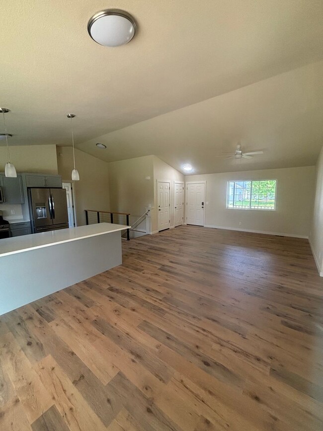 Building Photo - SINGLE FAMILY HOME IN PRAIRIE FALLS (P#94)