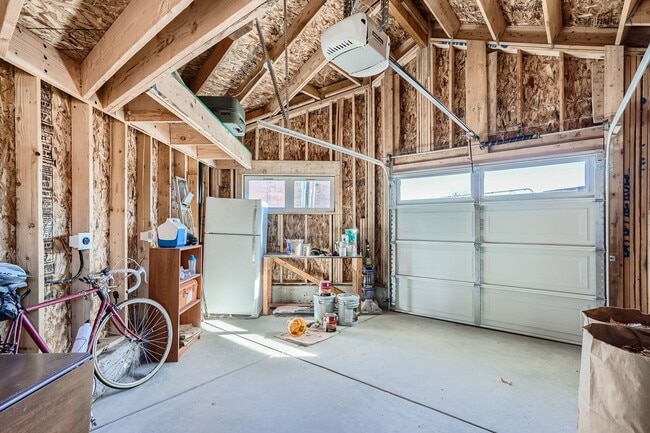 Building Photo - 824 Lafarge Avenue