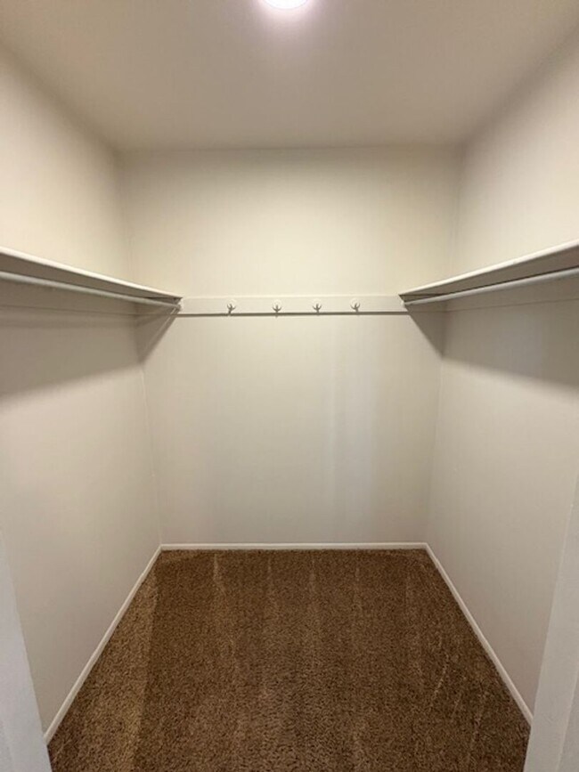 Building Photo - 2 Bedroom Apartment in Holladay!
