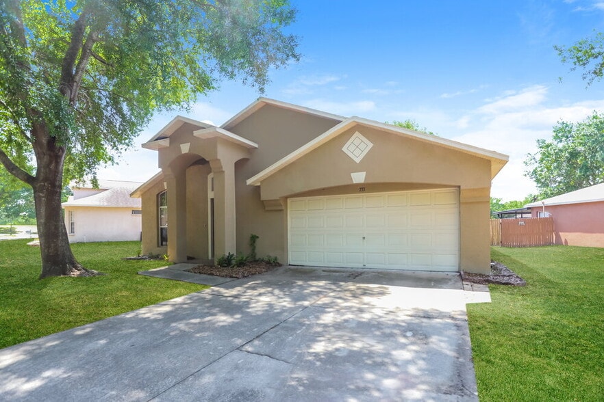 Building Photo - 733 Somerstone Dr