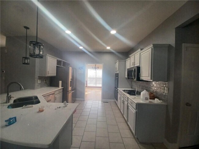 Building Photo - 621 Waterstone Dr SW