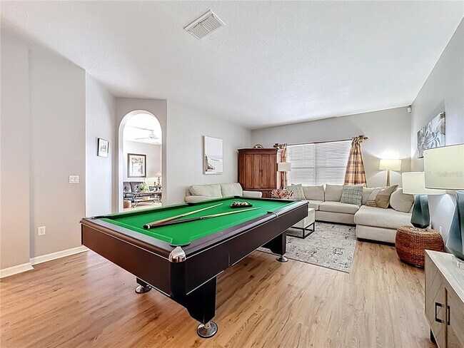 Building Photo - 526 Henley Cir