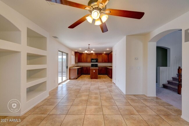 Building Photo - Gorgeous 4 Bed 3 Bath 3 Car home in Peoria with community Pool