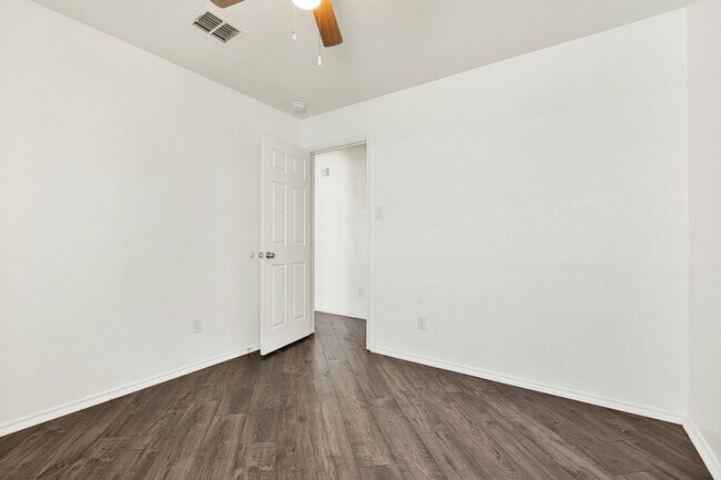 Building Photo - Cozy 3 Bedroom Home in Far West San Antonio!