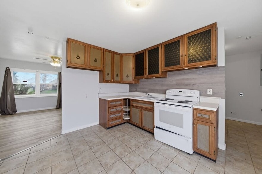 Building Photo - 850 St Bartholomew Dr