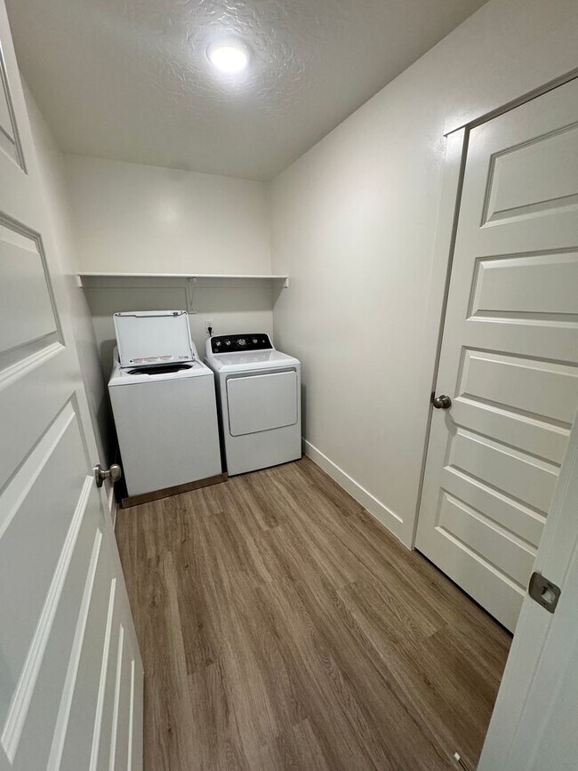 Building Photo - Beautiful 3 bed 2.5 bath Home!