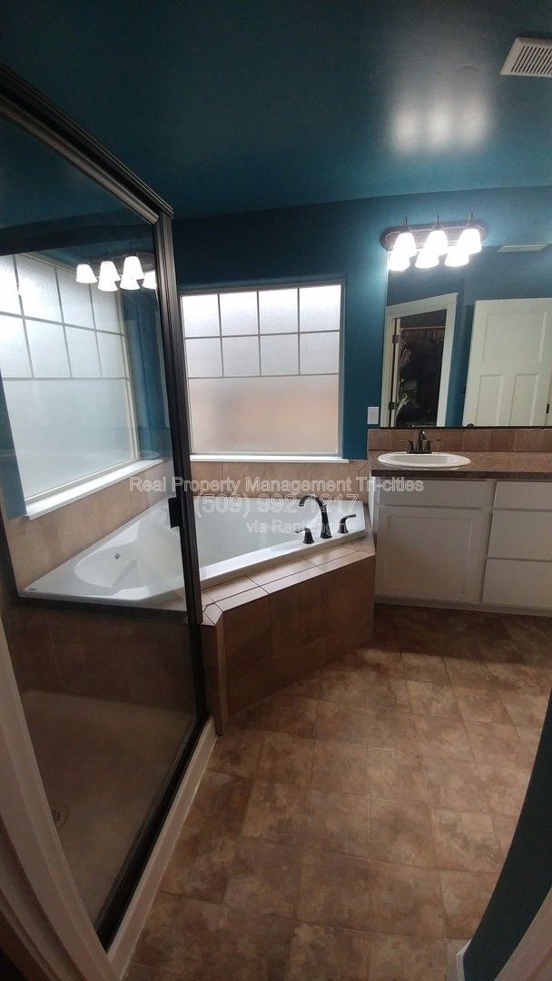 Building Photo - 605 Pradera Ct