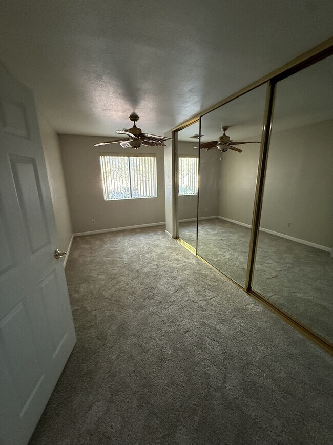 Building Photo - 422 Emery Dr