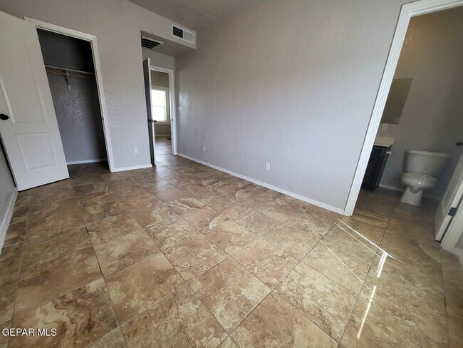 Building Photo - 1100 Cedar St