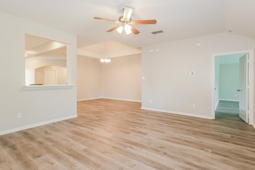 Building Photo - 232 Strawberry Blonde Dr