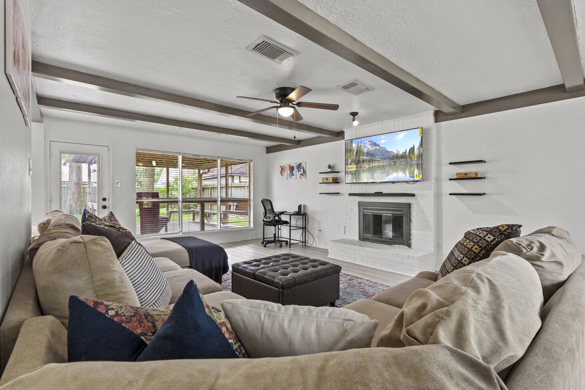 Building Photo - 604 Lochnell Dr