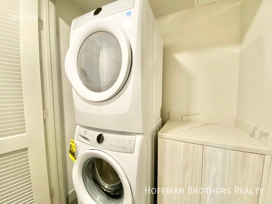 Building Photo - 1530 Brockton Ave