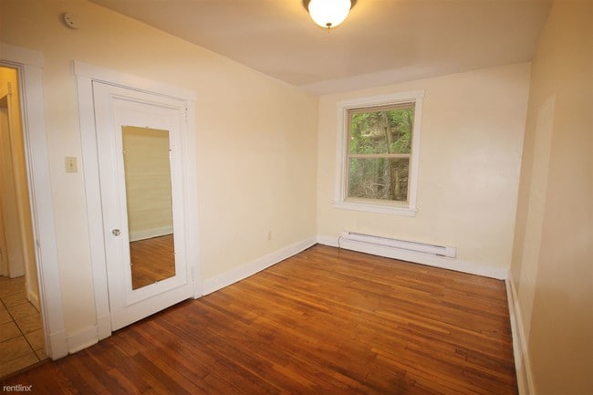 Building Photo - 2 br, 1 bath Apartment - Hobart Commons