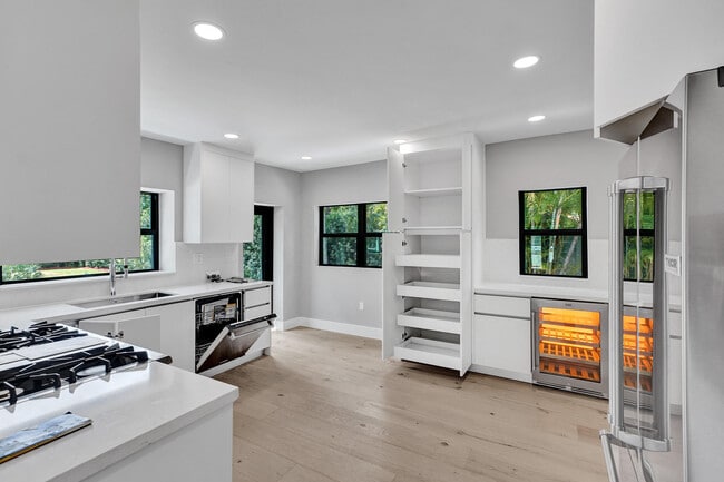 Building Photo - 5832 Alton Rd