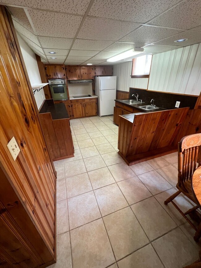 Building Photo - 1035 Oakmont Cir