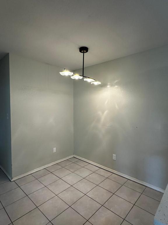 Building Photo - 1802 Oasis Dr