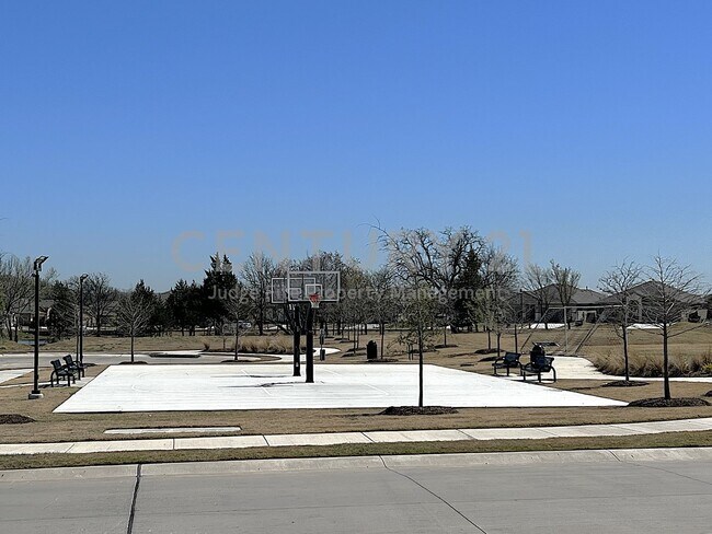 Building Photo - Crisp and Clean 4/2/2 in Boyd For Rent!