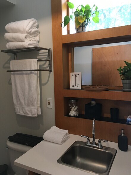 Bathroom - 2012 Harbert Ave