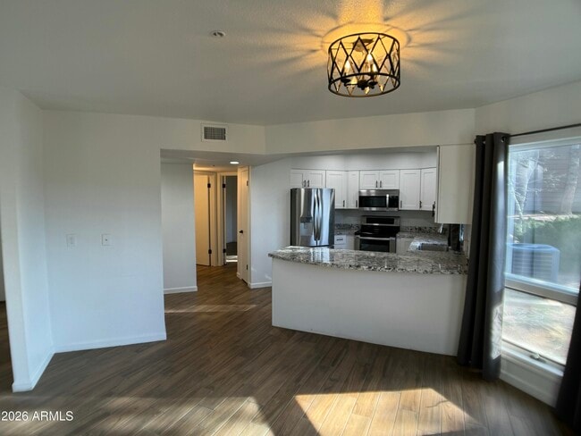 Building Photo - 905 N Beeline Hwy