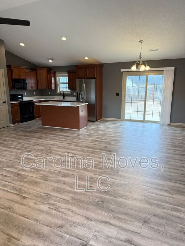 Building Photo - 208 Sleepy River Rd