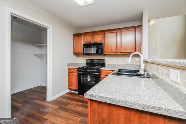 Building Photo - 137 Highland Falls Dr
