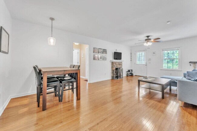 Building Photo - Quaint 3-Bedroom Retreat with Fireplace & ...