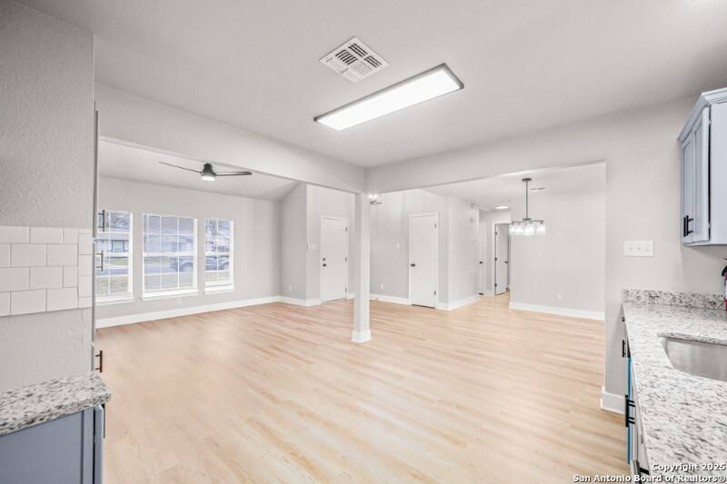 Building Photo - 8427 Glen Ct