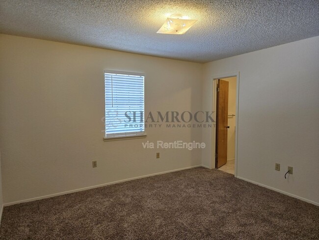 Building Photo - 910 Lancelot Cir