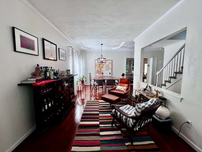 Building Photo - Charming 4 Bedroom home Near Virginia Beach Oceanfront!